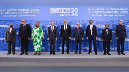 BRICS: ब्रिक्स देशों के व्यापार में स्थानीय मुद्राओं के इस्तेमाल पर जोर, नया कोटा फॉर्मूला अपनाने का भी आह्वान BRICS calls for enhanced use of local currencies in trade and financial transactions between member countries