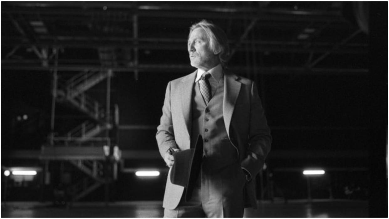 Rian Johnson Reveals First Picture Of Daniel Craig On Set Of Film Wake Up Dead Man See Photo