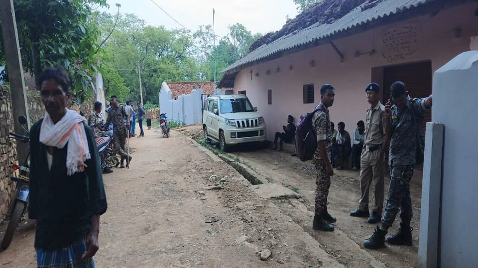 Two brothers killed over land dispute mourning spread after the incident in Jagdalpur