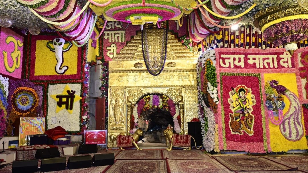 chaitra navratri 2026 Vaishno Devi Yatra Budget Planing How to Complete the Pilgrimage in hindi