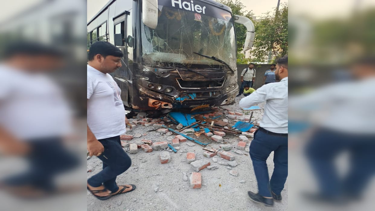 Bus Trampled street vendor and entered society breaking the wall in Noida
