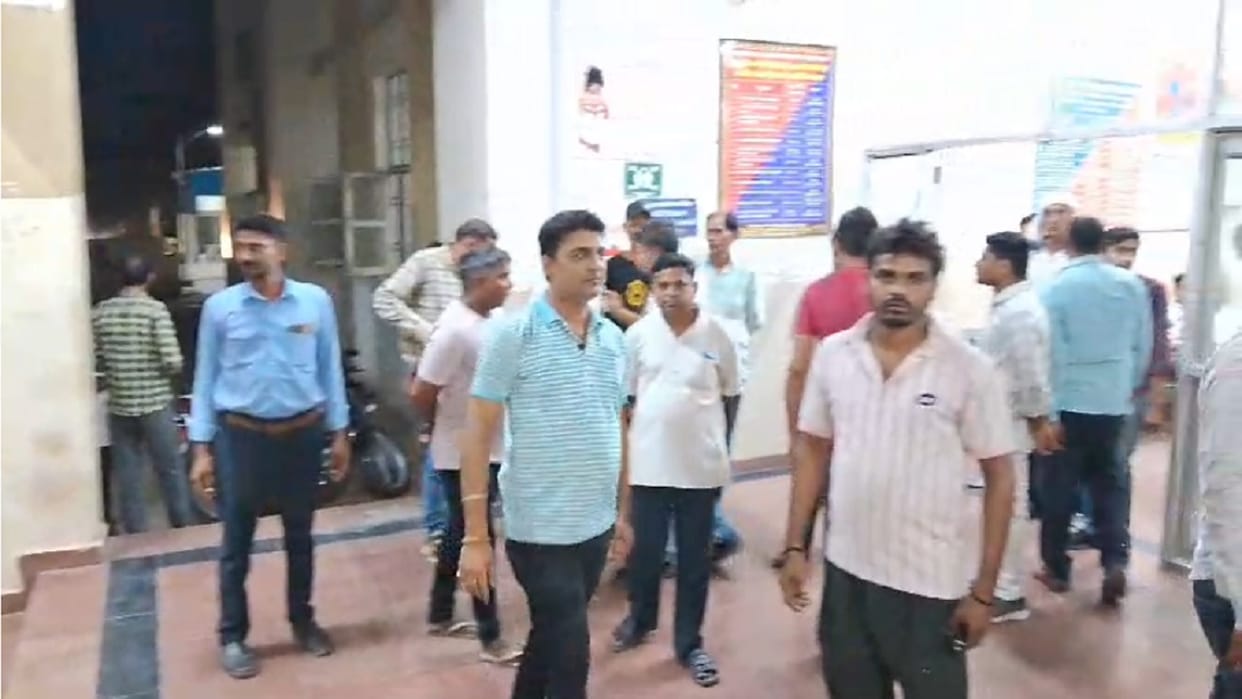 heavy stone and stick fighting between two groups in hospital in Narnaul