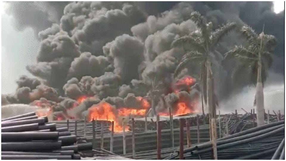 Dhar Factory Fire: Massive Fire Broke Out In Pipe Factory in Pithampur Madhya Pradesh News in Hindi