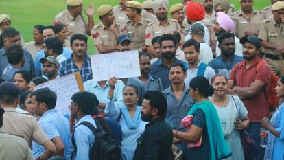 Chandigarh PGI did not release revised salary: Employees went on strike, arrangements collapsed