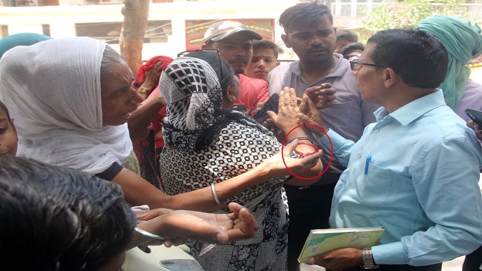 JE was made to wear bangles regarding water crisis