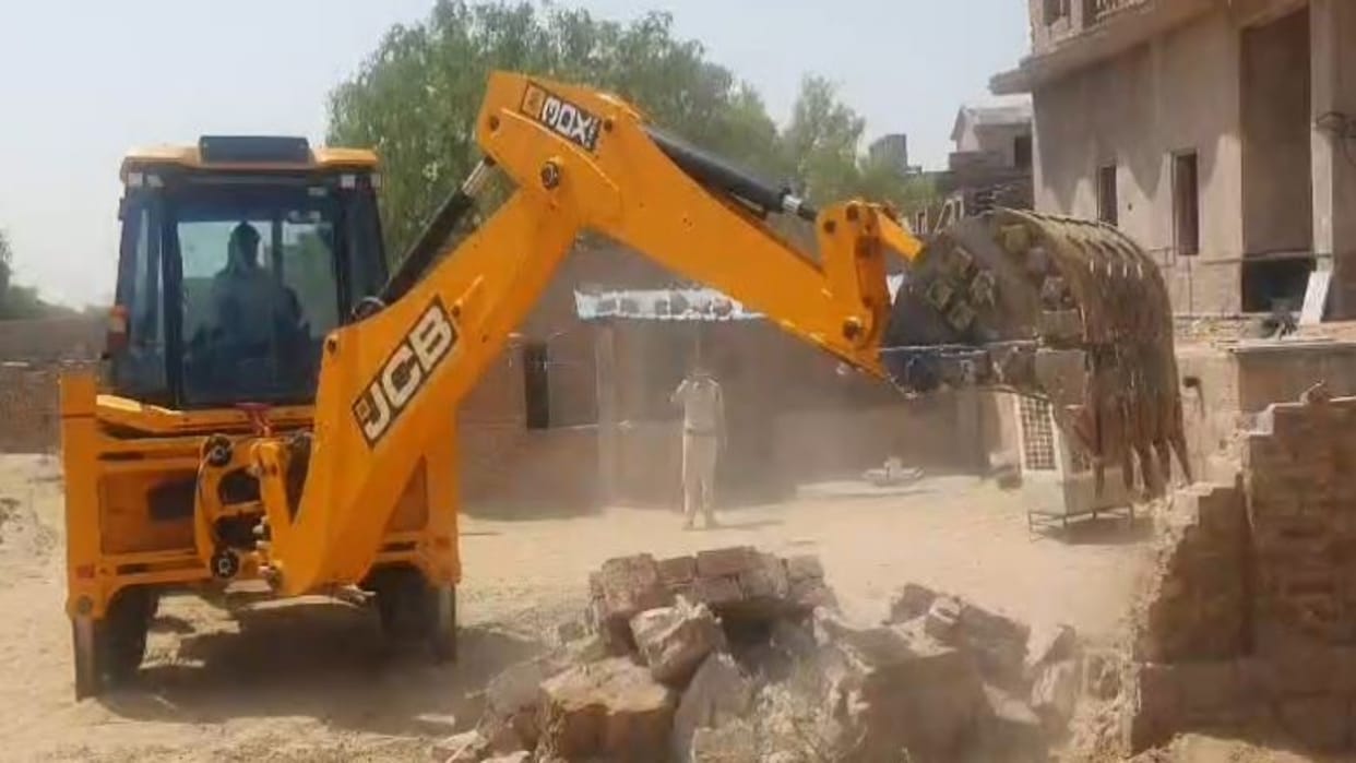 Bikaner : Police action against drug smugglers, illegal encroachment on 2 bighas of government land demolished