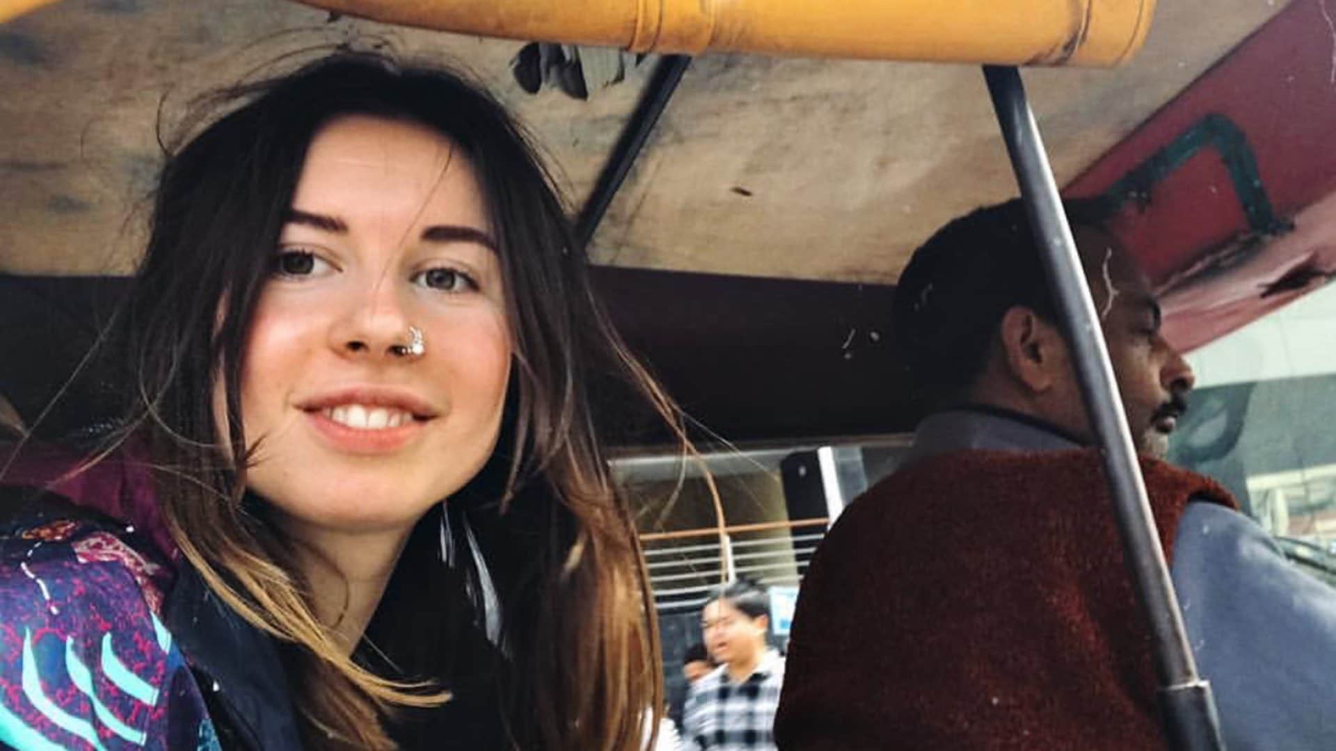 Ukrainian vlogger Svetlana Haienko while enjoying Vada Paav in Goa when a fellow customer pay for her snack