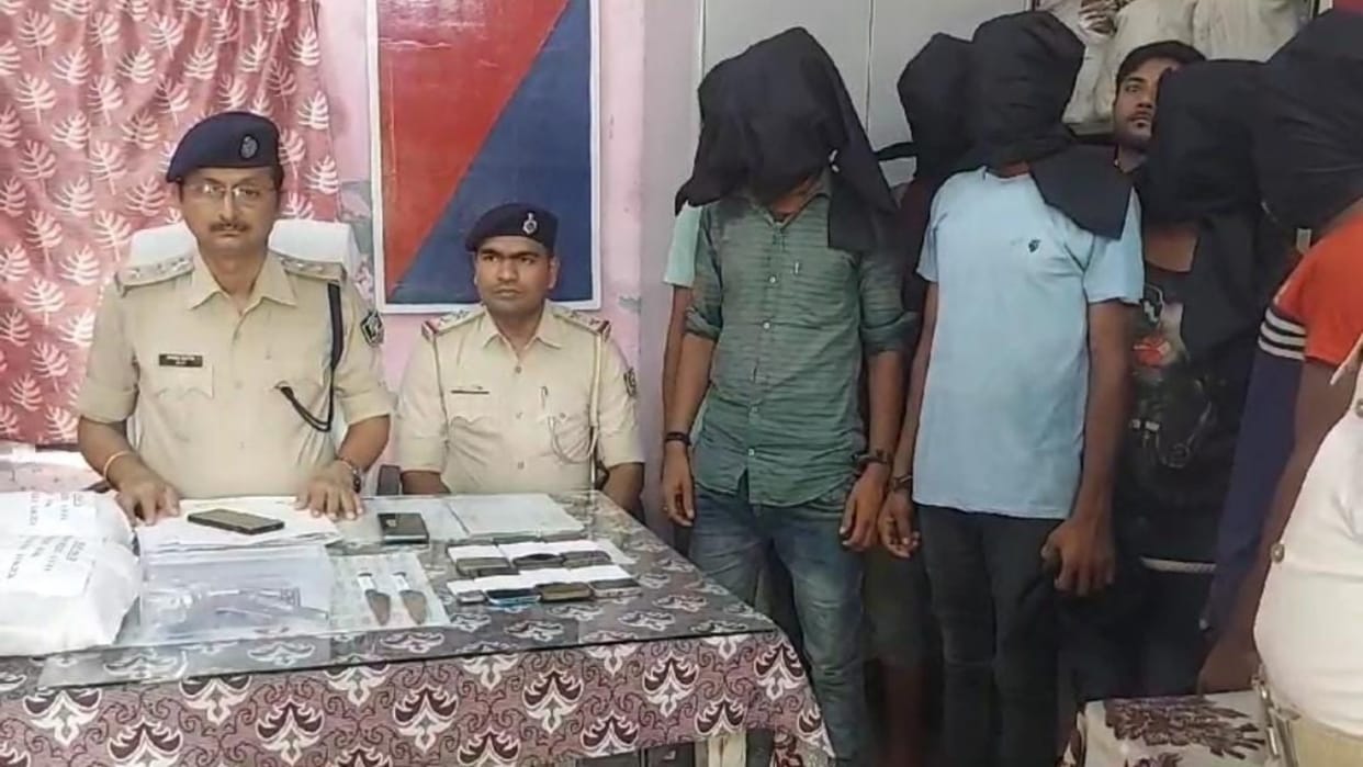 Sitamarhi: 7 miscreants planning a crime arrested; Several firearms including country-made pistol recovered