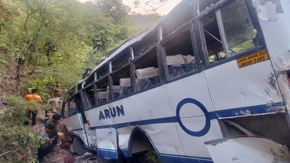 Jammu Kashmir Terrorist Attack Abu Hamza gang attack on bus, vicious gang takes refuge in different districts