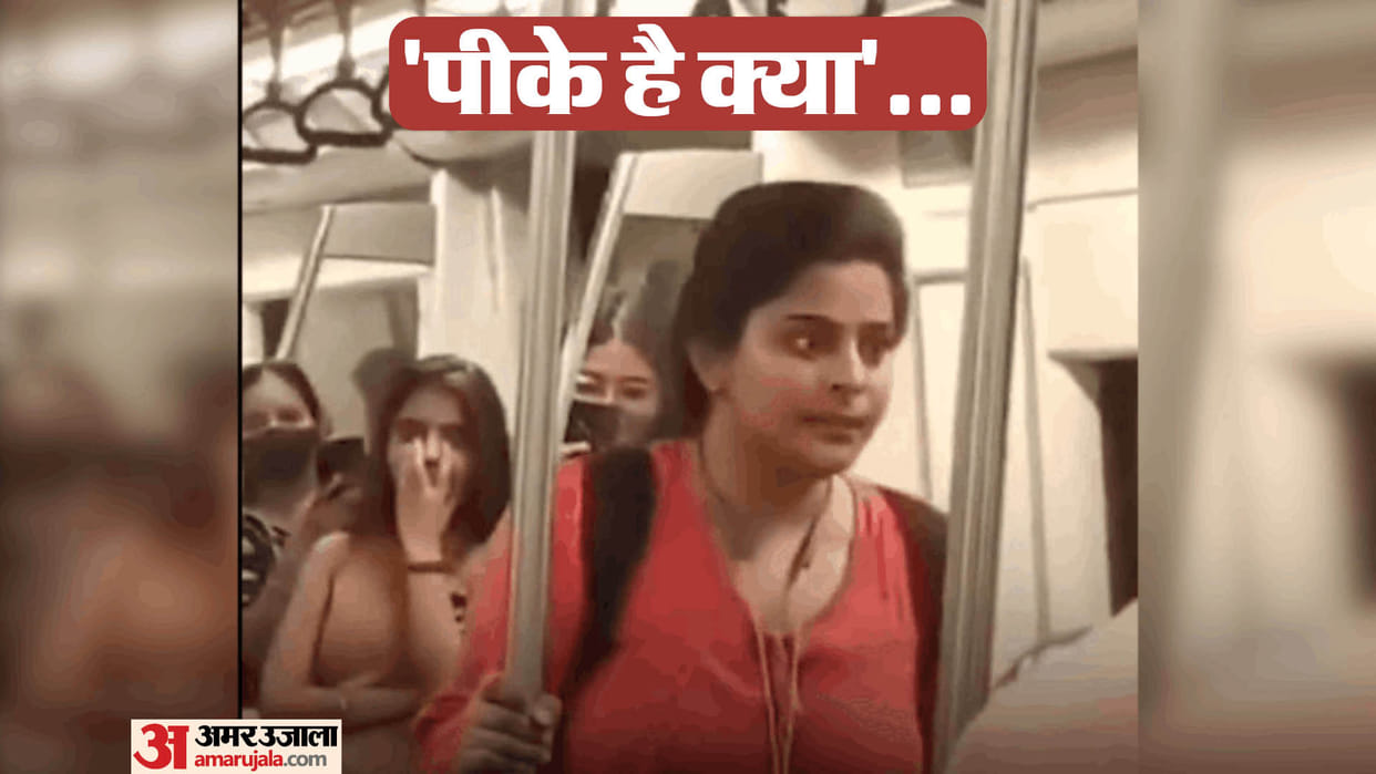 Two women clashed with each other in women coach Delhi Metro video viral