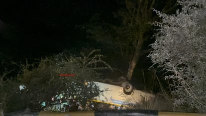 Uttarkashi Accident: गंगोत्री से उत्तरकाशी लौट रही यात्रियों से भरी बस खाई में गिरी, मची चीख पुकार Uttarkashi Accident News Tourist Bus full of passengers going from Gangotri to Uttarkashi fell into a ditch