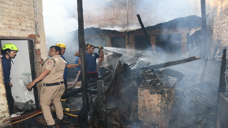 A spark from welding caused a quilt-mattress shop to burn in haldwani