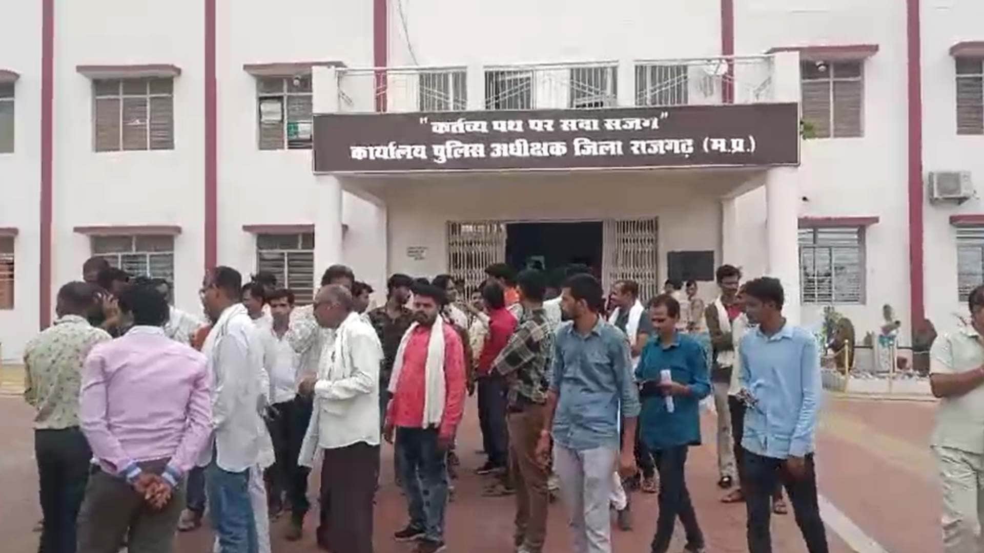 युवक को जमकर पीटा