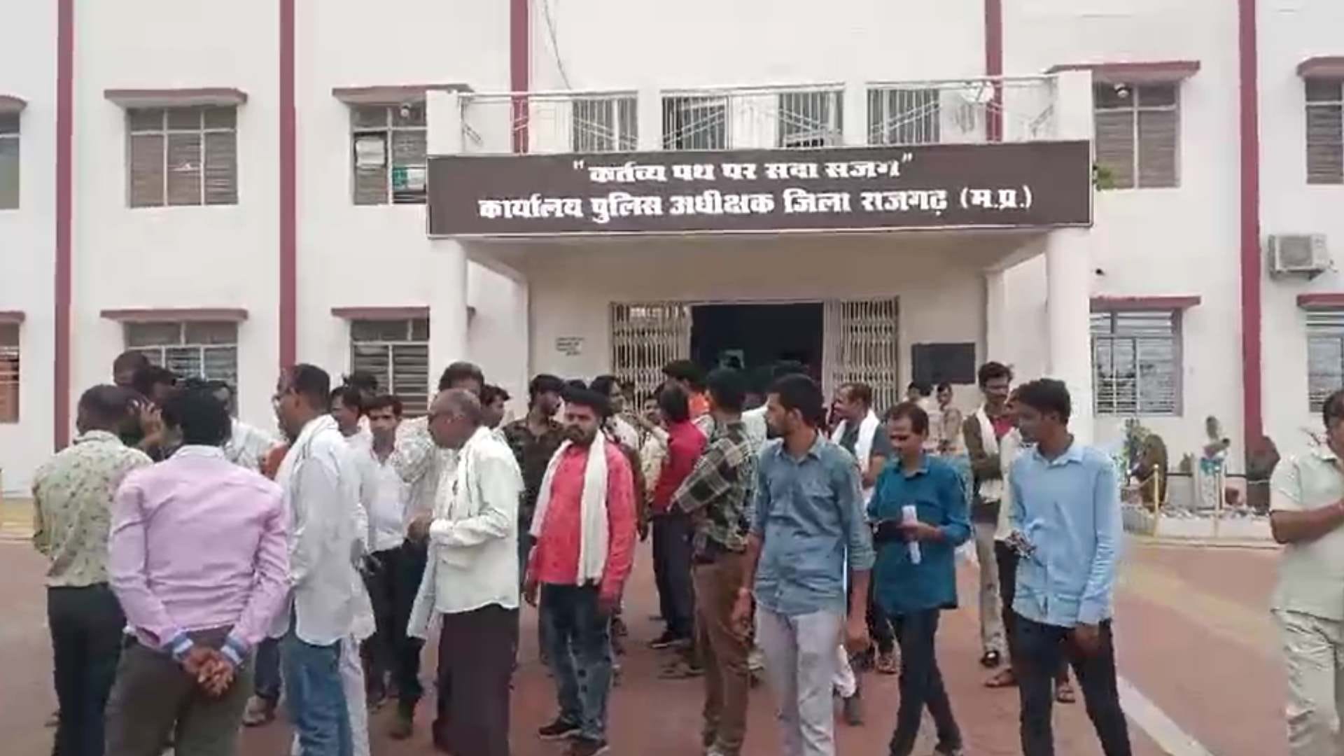 युवक को जमकर पीटा