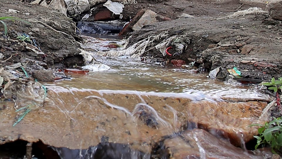 Amidst the crisis, drinking water wastage at many places in Delhi