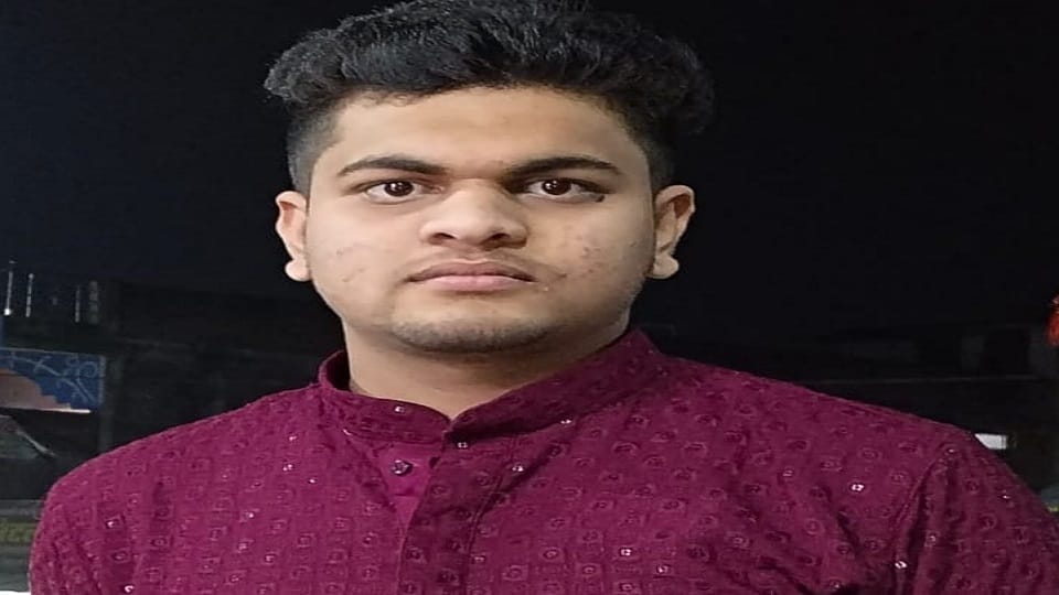 Ayush Soni achieved success in NEET exam by scoring 591 out of 720 marks in Balrampur