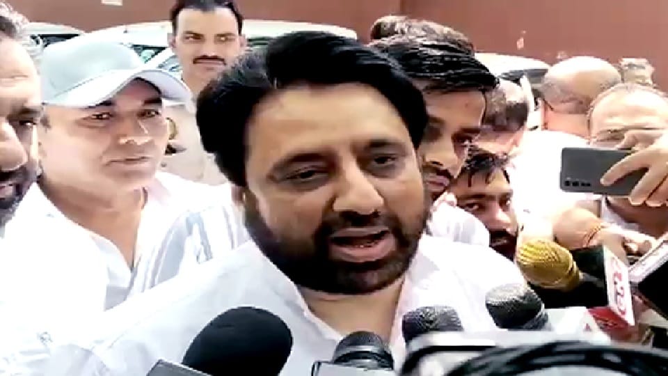 Relief to AAP MLA Amanatullah and son Anas from High Court