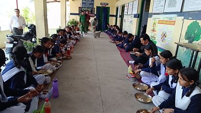 Kumaon Commissioner Deepak Rawat reached school in nainital