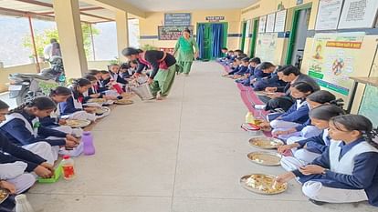 Kumaon Commissioner Deepak Rawat reached school in nainital