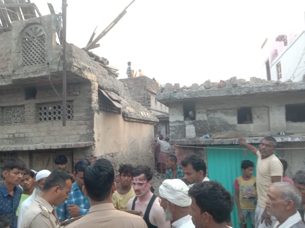 Bahraich: Neighbor's wall collapsed while sleeping early in the morning, painful death of two children buried