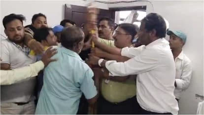 Bihar News : Guards beat up postmortam staff in Bhojpur Sadar Hospital, bihar police,video viral