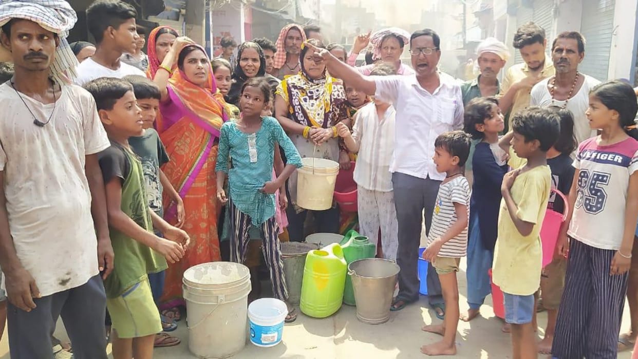 Bihar News: People troubled by water problem in Bhojpur took to streets, disrupted traffic by setting fire