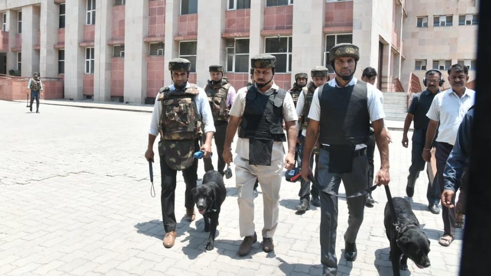 Bomb threat to Sector-32 Hospital and chandigarh Airport by E-Mail