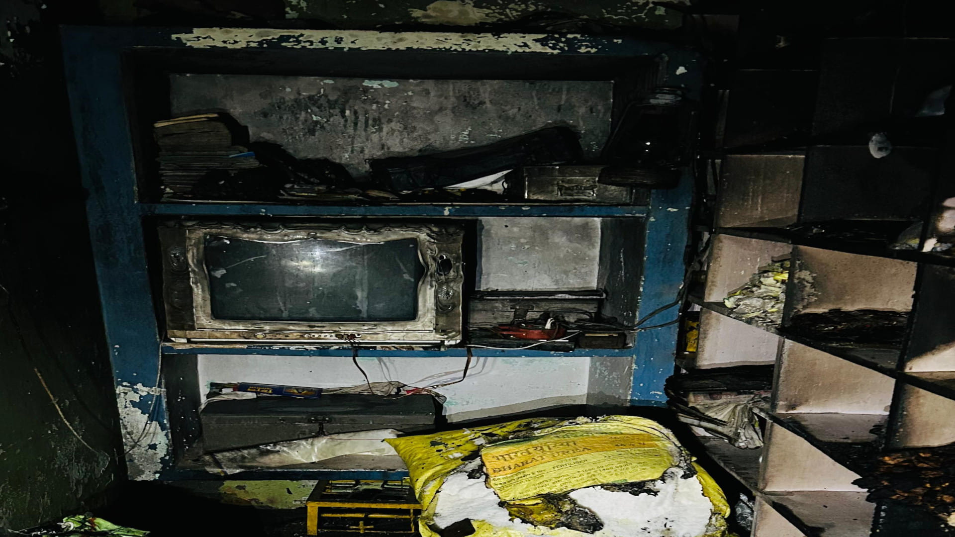 In Gorakhpur, House caught fire , two innocent people burnt alive; seven people burnt