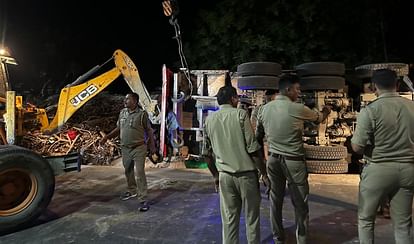 A truck loaded with sand overturned on a hut, eight people of same family died, driver and helper in custody