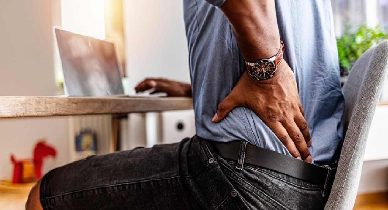 Bending too much while watching the phone is causing pain in the spine, a big revelation in the study of GSVM