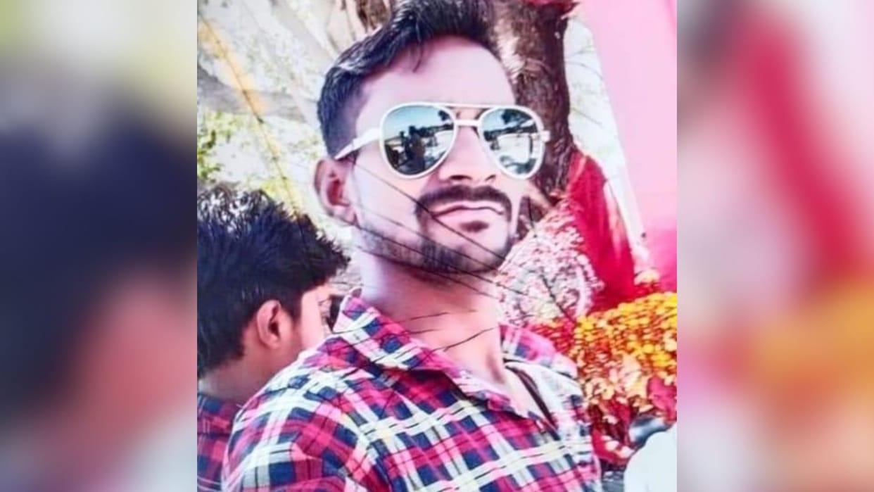Two friends died after Magic collides with bike in varanasi