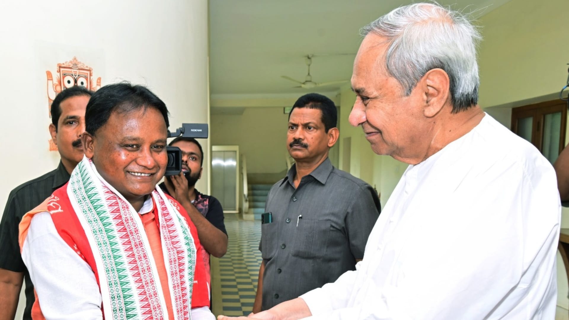 Odisha: Odisha's first BJP Chief Minister along with two Deputy CMs KV Singh Deo, Prabhati Parida took oath