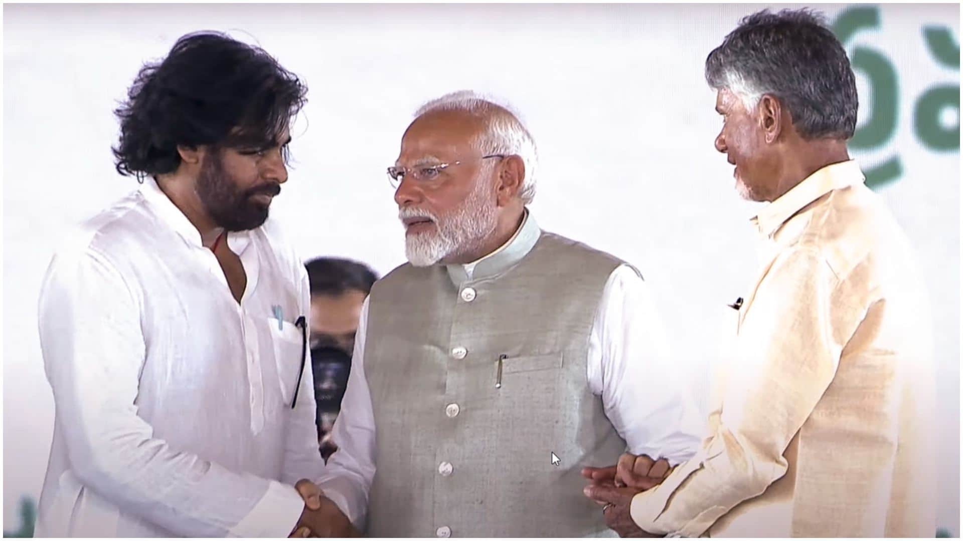 PM Narendra Modi Pawan Kalyan Rajinikanth K Chiranjeevi during CM Nara Chandrababu Naidu swearing in ceremony