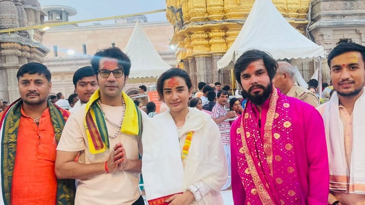 Kashi Rao Varanasi:अभिनेता राजकुमार राव भोले की भक्ति में हुए लीन, पत्नी पत्रलेखा ...
