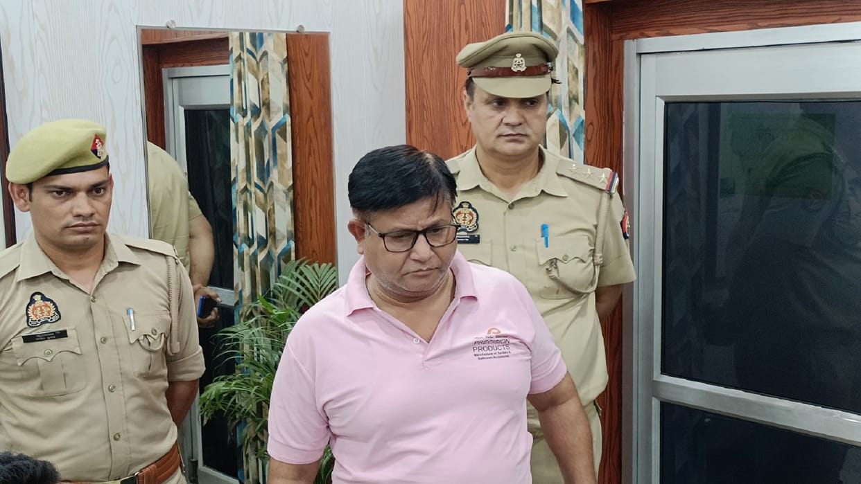 Father shot his minor daughter suspecting her of having an illicit relationship Rampur police arrested accused