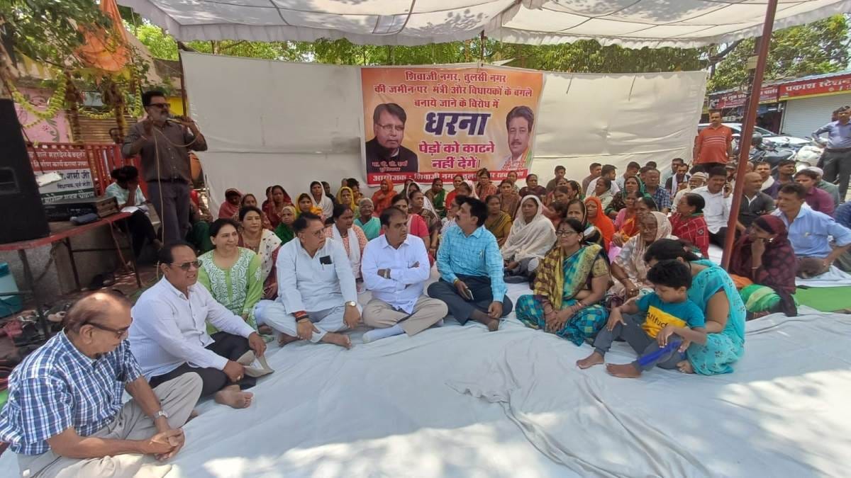 Bhopal: Protest to save 29 thousand trees in Bhopal, residents sit on dharna with Congress leaders.