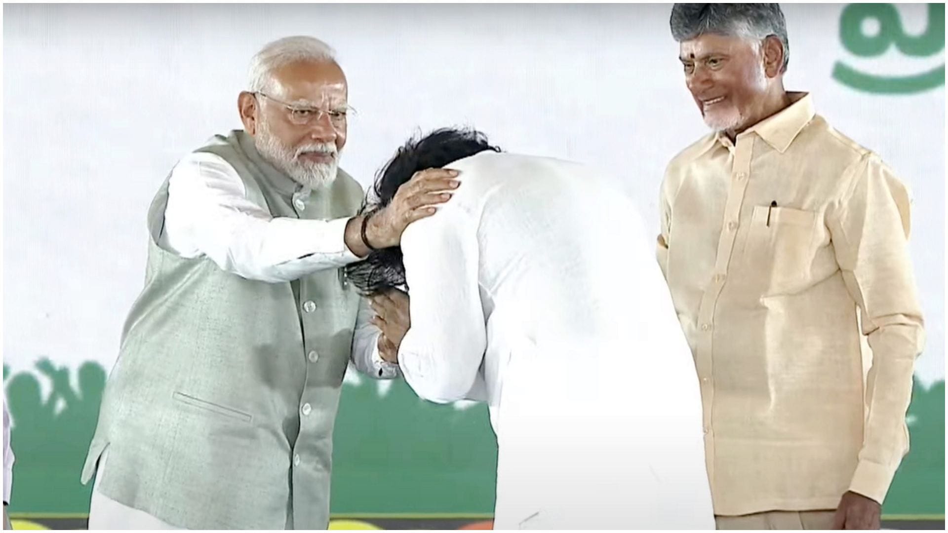 PM Narendra Modi Pawan Kalyan Rajinikanth K Chiranjeevi during CM Nara Chandrababu Naidu swearing in ceremony