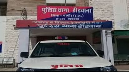 Nagaur News: नशे में गौवंश के साथ कुकर्म करने वाला शराबी युवक गिरफ्तार, हिंदू संगठनों ने कार्रवाई की मांग की Nagaur News: Drunken youth arrested for sexually assaulting cows, Hindu organizations demand action