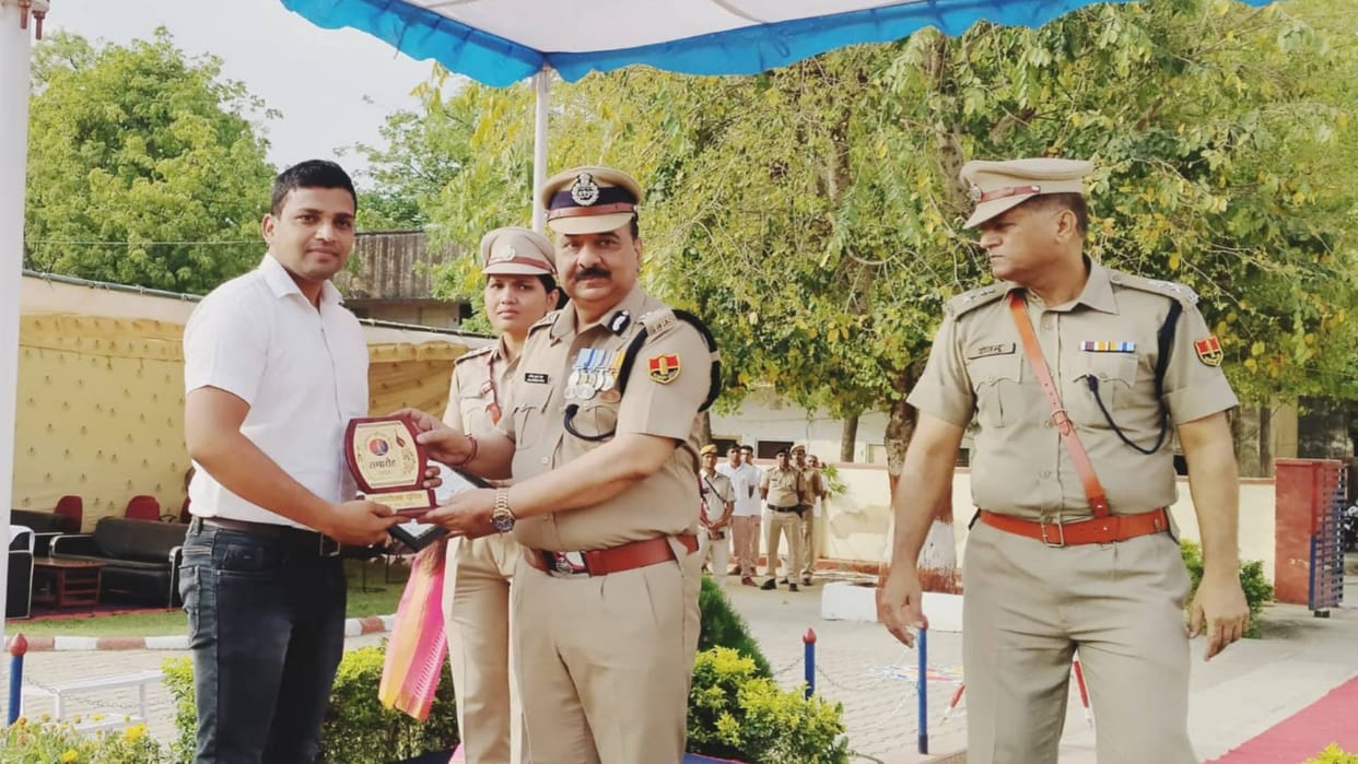 Dausa News young man took injured to hospital in highway accident IG honored him after seeing his spirit