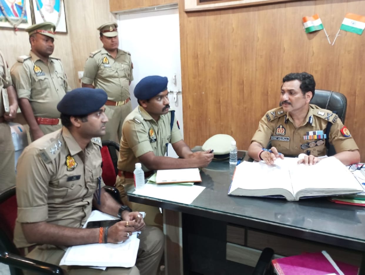 Varanasi police Commissionerate will fix station chief will survive or lose of post on performance