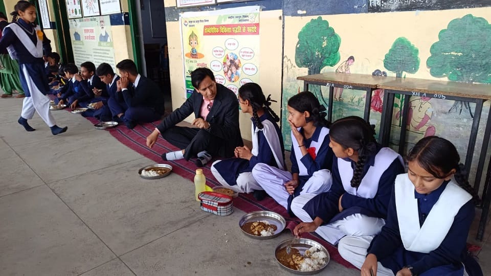 Kumaon Commissioner Deepak Rawat reached school in nainital