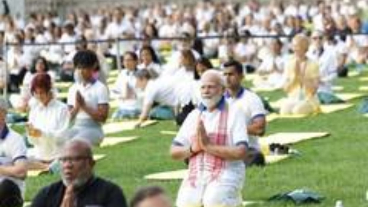PM Modi said - Challenges of life can be faced through yoga, make it an integral part of life.