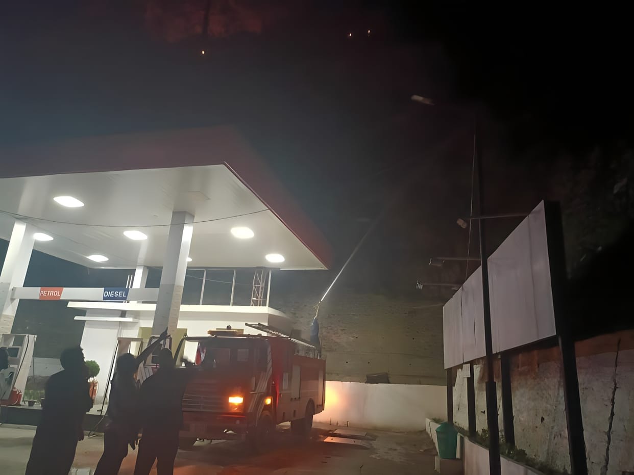 Uttarakhand Forest Fire reached near petrol pump in Joshimath chamoli