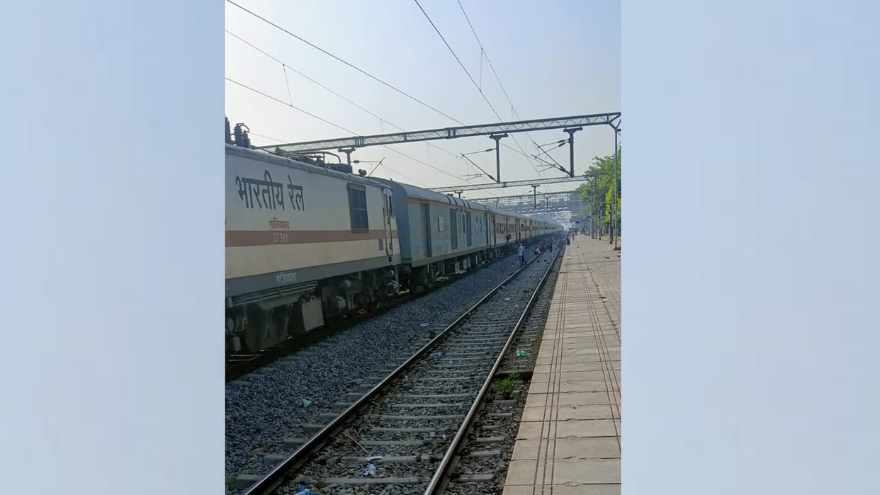 Patliputra Chandigrah Express engine got failed in Amethi.