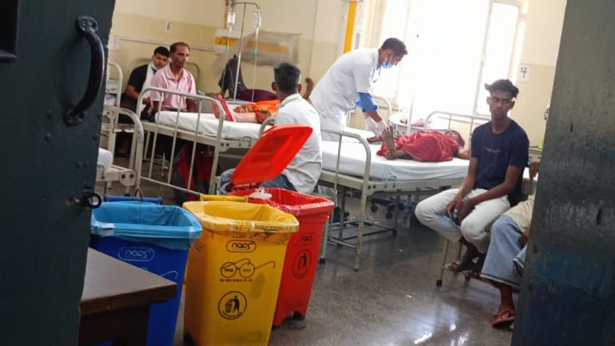 Medical waste kept near bed of cancer patient in BHU hospital