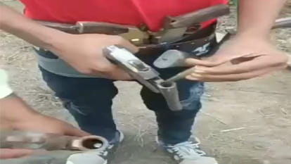 In Gorakhpur, group of Chaddi Gang viral on WhatsApp, members showing weapons and creating ruckus in group