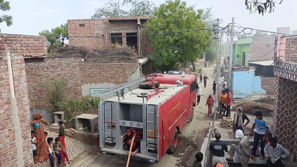 Short circuit in power line house caught fire Goods worth lakhs were destroyed in the fire