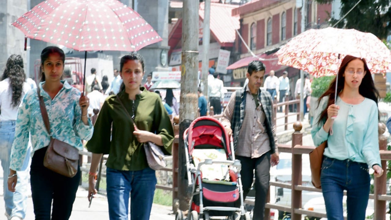 UP Weather Update UP is burning 26 people died due to extreme heat and heat wave warning of extreme heat today