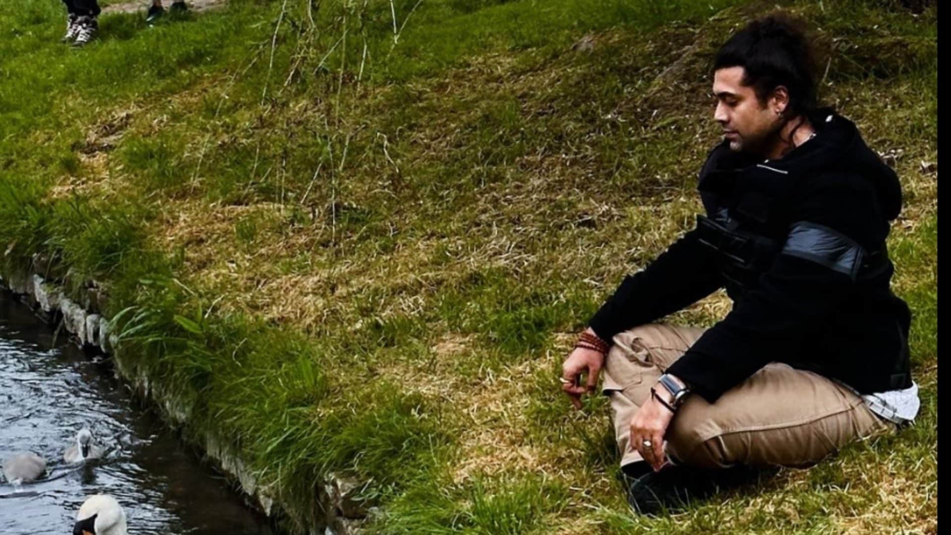 Singer Jubin Nautiyal celebrating his Birthday today click here to know lesser known facts about life