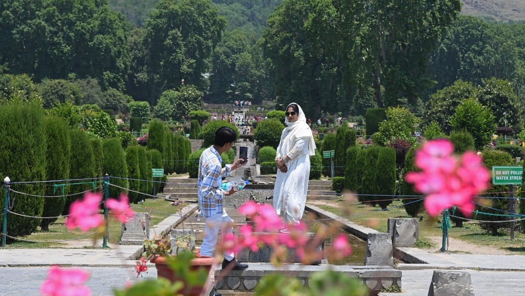 Jammu Kashmir Tourism : Till June this year 15 lakh 65 thousand tourists reach kashmir